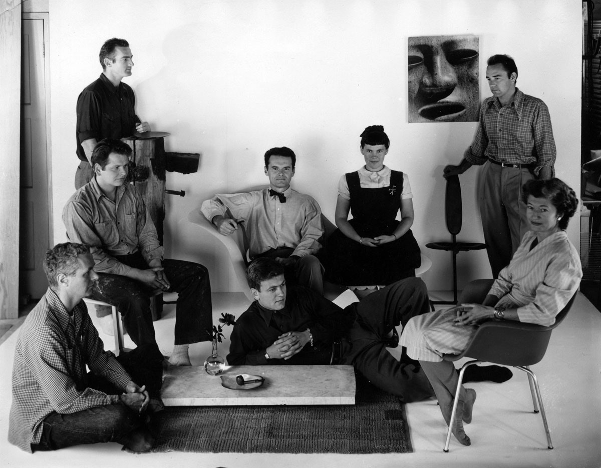 Eames Office con Robert Jacobsen, Charles Kratka, Frances Bishop, Don Albinson, Jay Conners y Fred Usher