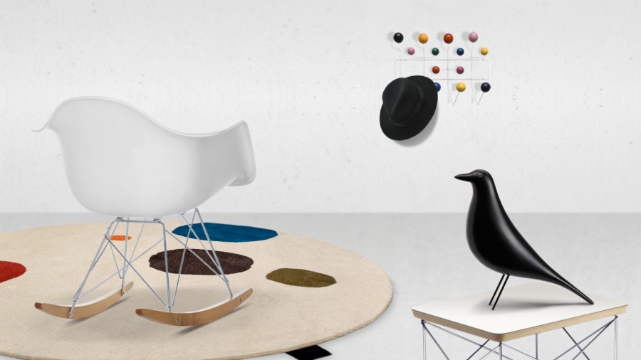 Eames house bird con silla eames y colgador