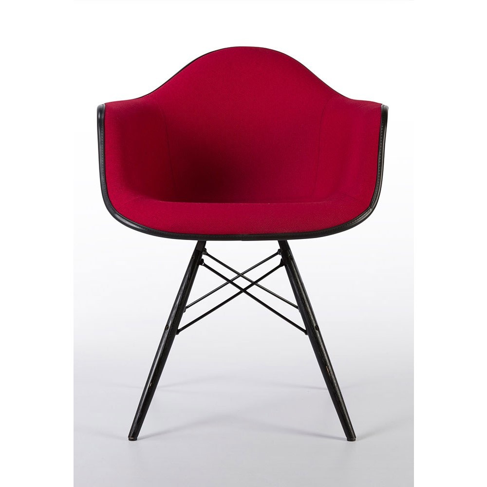 EAMES DAW PAW plastic chair