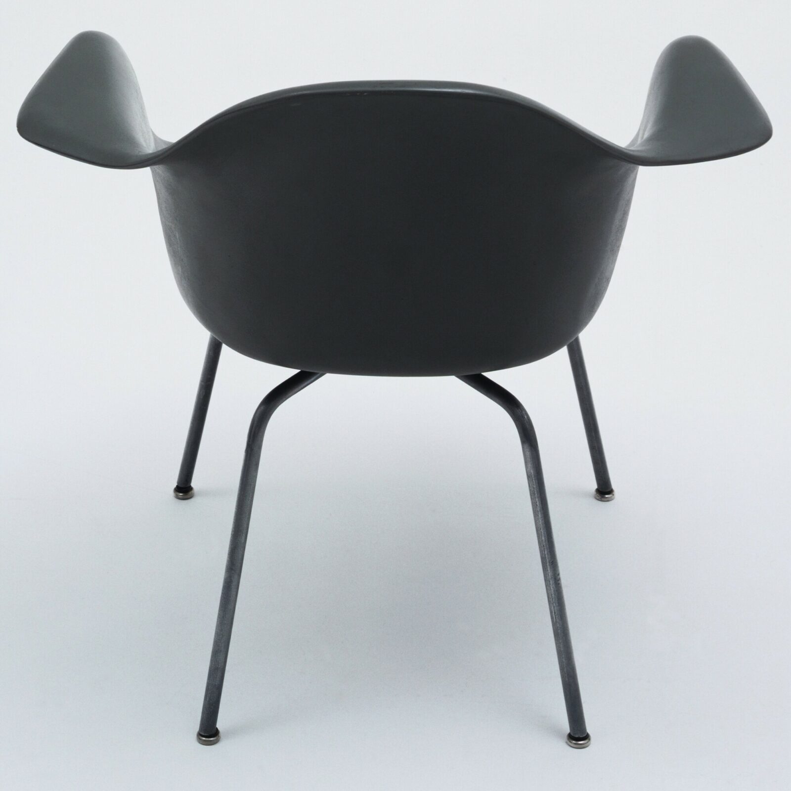 Plastic Chair Primer prototipo de mecedora 
