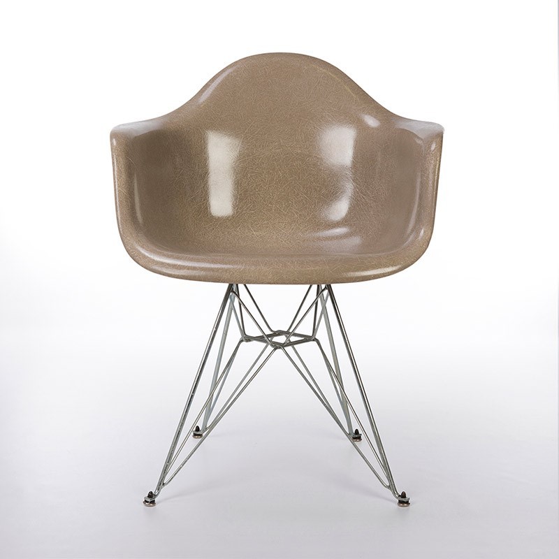 EAMES DAR plastic chair