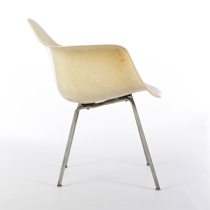 EAMES DAX, MAX, LAG plastic chair vista lateral