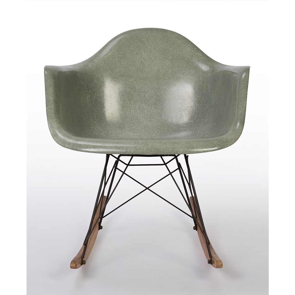 EAMES RAR plastic chair