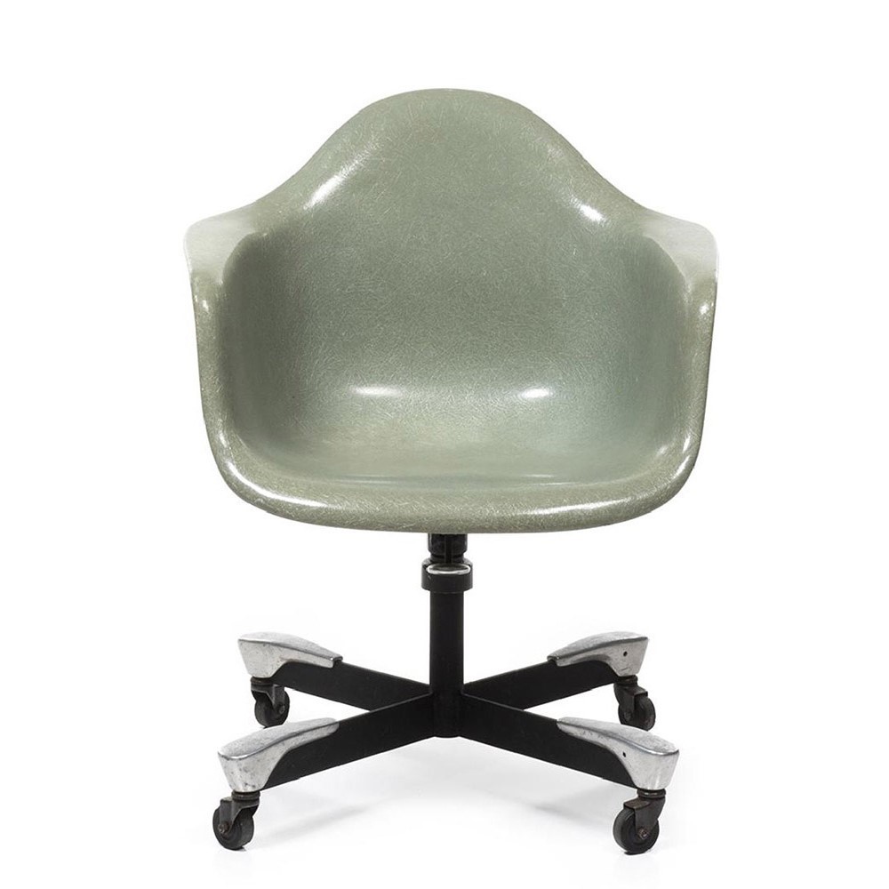 EAMES DAT plastic chair