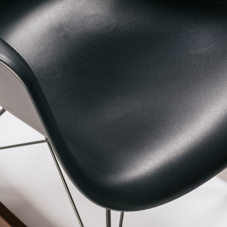 Silla Eames de polipropileno - detalle