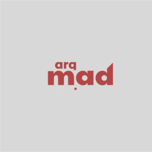 arqmad-logotipo-fondo-gris-caja